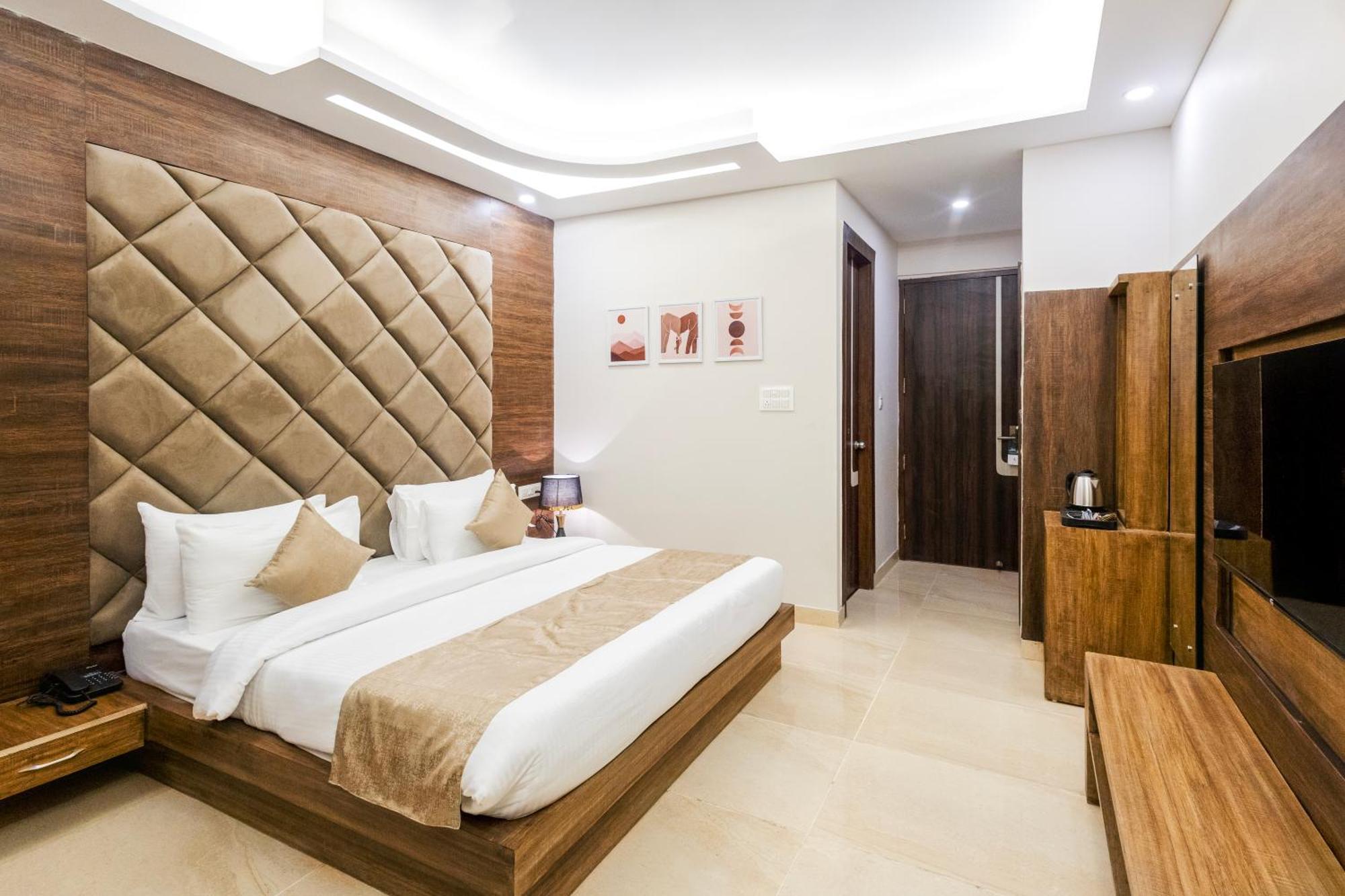 Stone Wood Hotel, Rishīkesh Extérieur photo